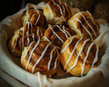 How to make Easy Puff Pastry Cinnamon Rolls