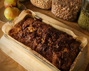 How to make Cinnamon Crust Apple Cake
