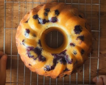 How to make a Blueberry & Lemon Bundt Cake