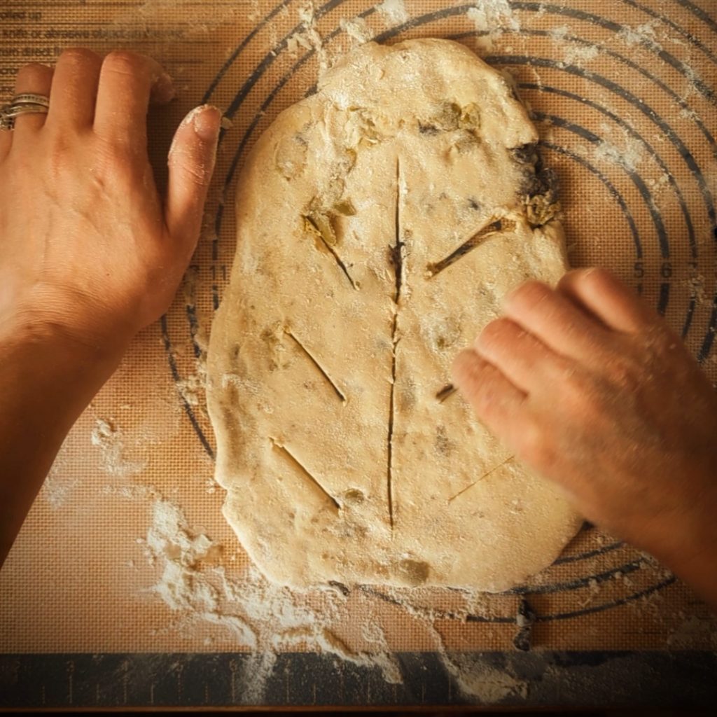 Fougasse bread cutting