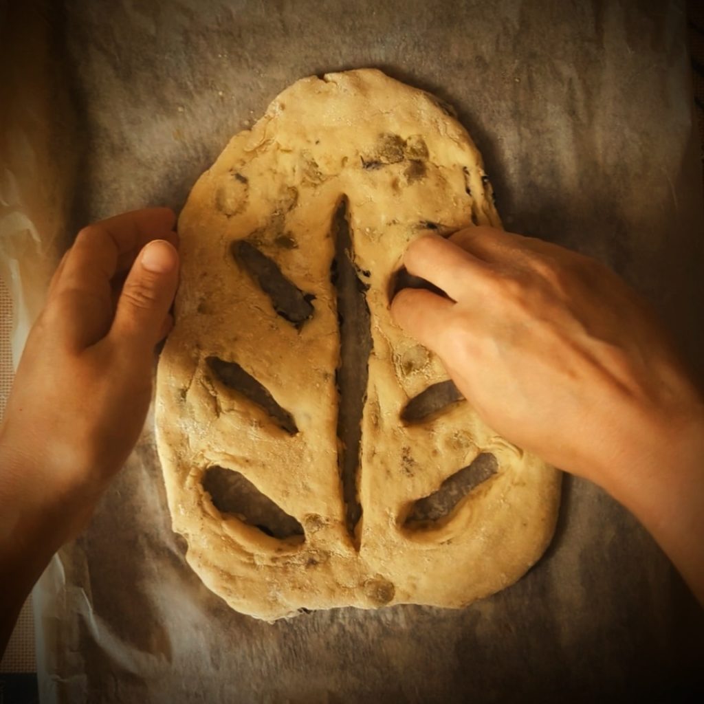 Fougasse bread shaping