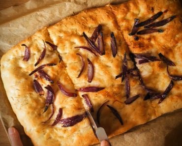 How to make Caramelised Onion Focaccia Bread