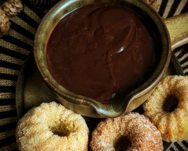 How to make Chocolate Dipping Sauce