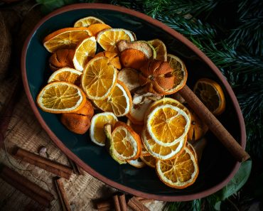 How to Dry and Use Oranges in your Christmas Decorating