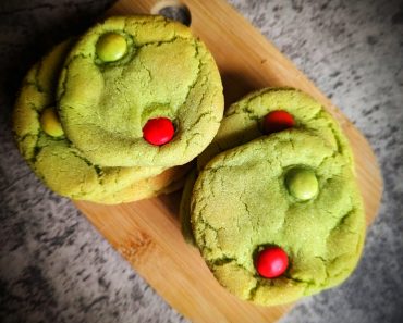 How to Make Grinch Sugar Cookies