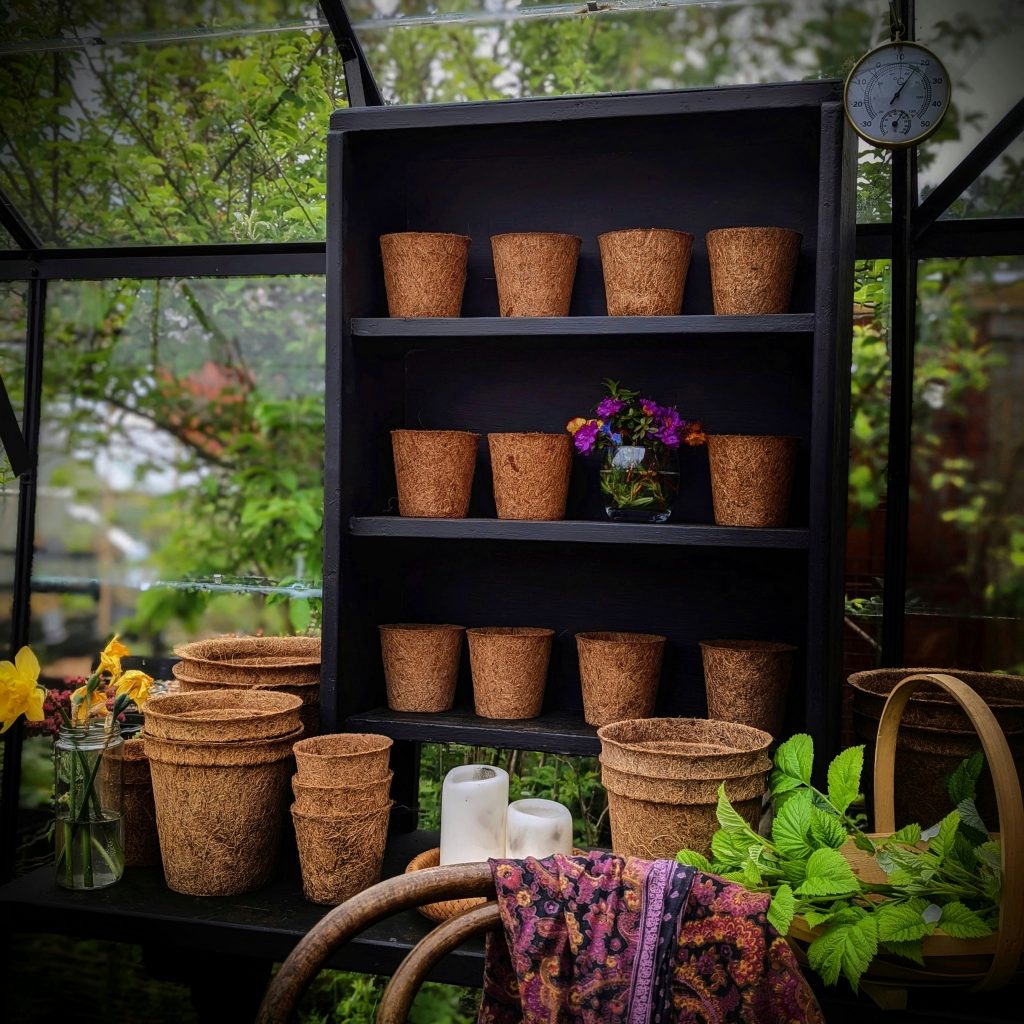 Garden shelves 