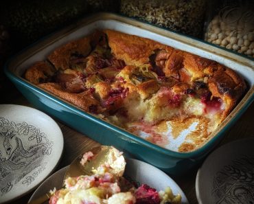 How to make a Rhubarb and Raspberry Cobbler