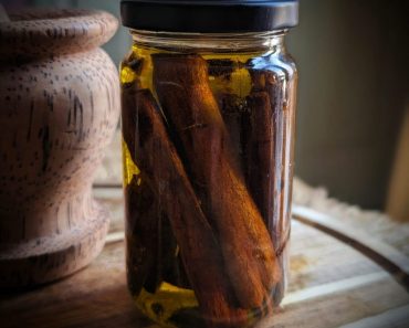 How To Make Homemade Cinnamon Oil For Acne & Weight loss!